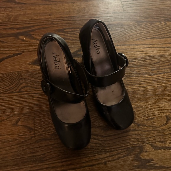 Shoes - vintage shiny black mary jane heels coquette shoe